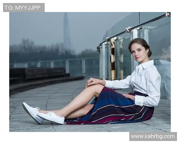 米林科维奇现身时尚活动,展现与众不同的穿搭风格 米林科维奇现身时尚活动,展现与众不同的穿搭风格